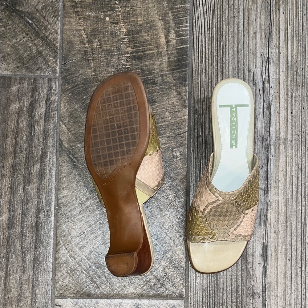 Trotter weaved leather Slide Sandals, some natural variation in color of leather - Picture 3 of 3